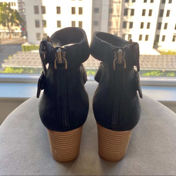 Strap Heels 💛 - Picture 2 of 4